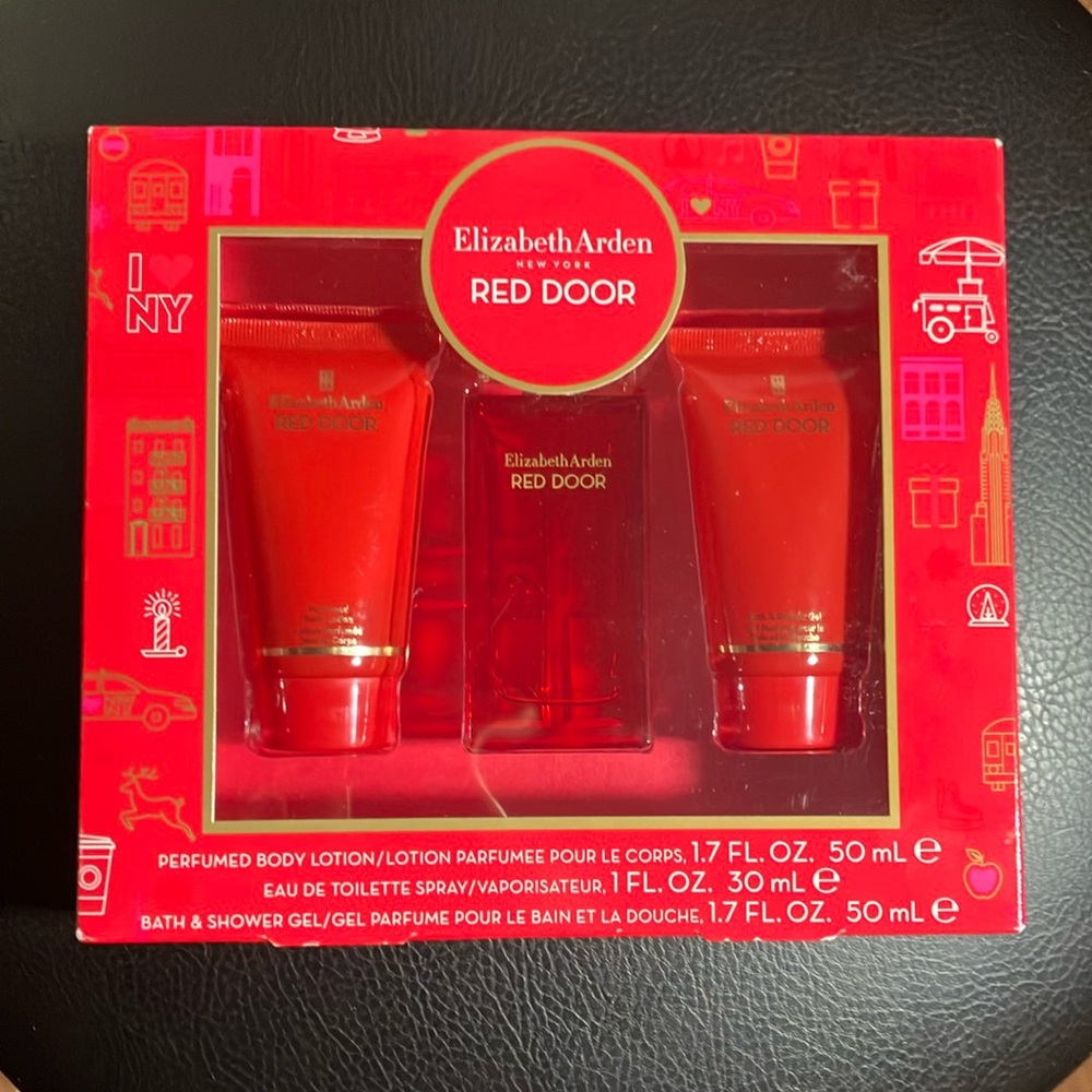 ♥️Elizabeth Arden New York Red Door Eau De Toilette, Body Lotion & Bath Gel Set